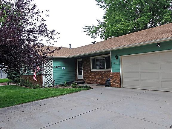 3rd image of 1310 Flora Dr