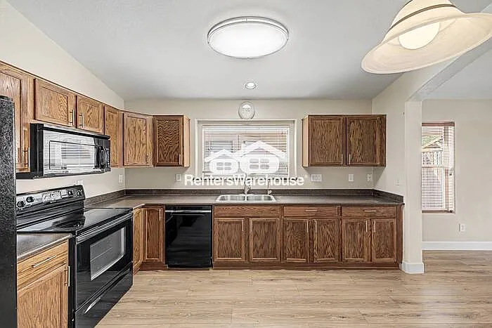 29169 N Rosewood Dr — Photo 9