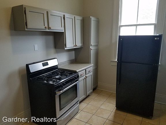 4th image of 1122-1124 N Robertson St #1124