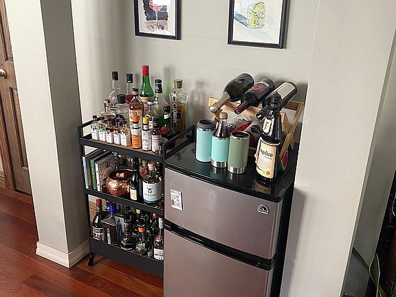 4th image of 2419 W 22nd St #1