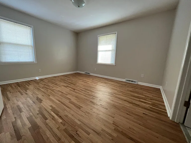 936 Duncan St — Photo 8