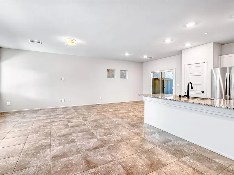 7476 Onyx Star St — Photo 5