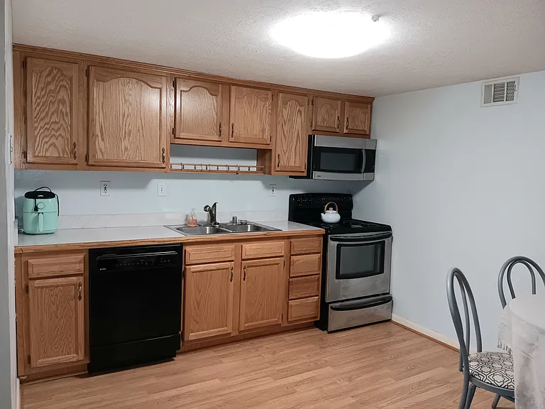 4614 S 6th St #8 — Photo 9