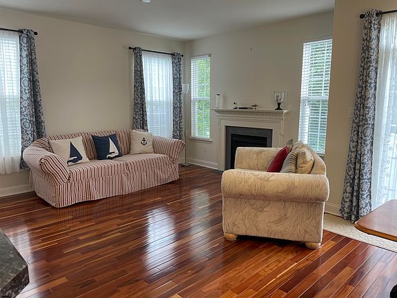 3rd image of 77 Meadow Cir