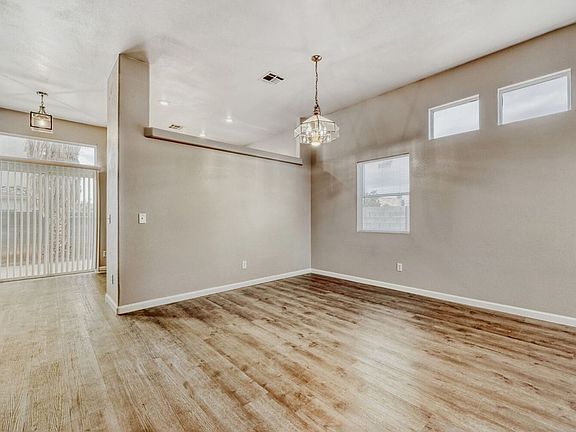 3rd image of 3011 Beaufort Ct