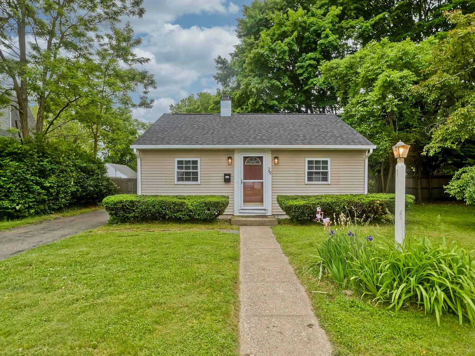 2 bed, 1.0 bath, 880 sqft, $3,500 — Photo 1