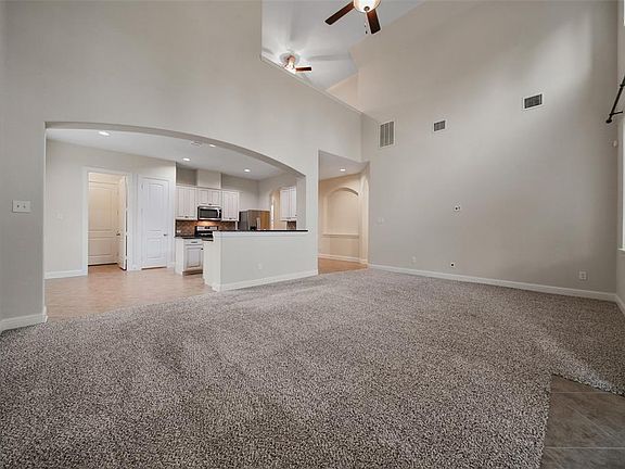 3rd image of 22421 Pomina St