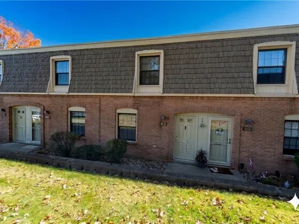 1034 Pennsbury Blvd, Pittsburgh, PA 15205