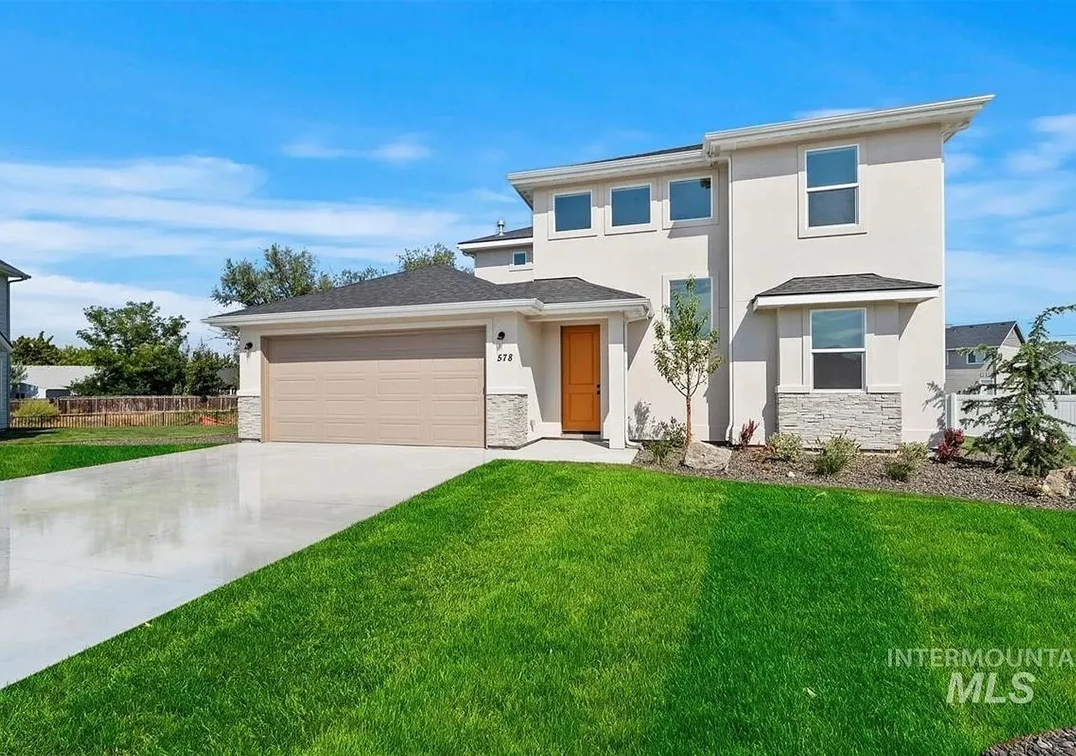 Brand New Spacious 4-Bedroom Home with 3-Car Garage, Granite Kitchen & Prime Middleton Location — Photo 2