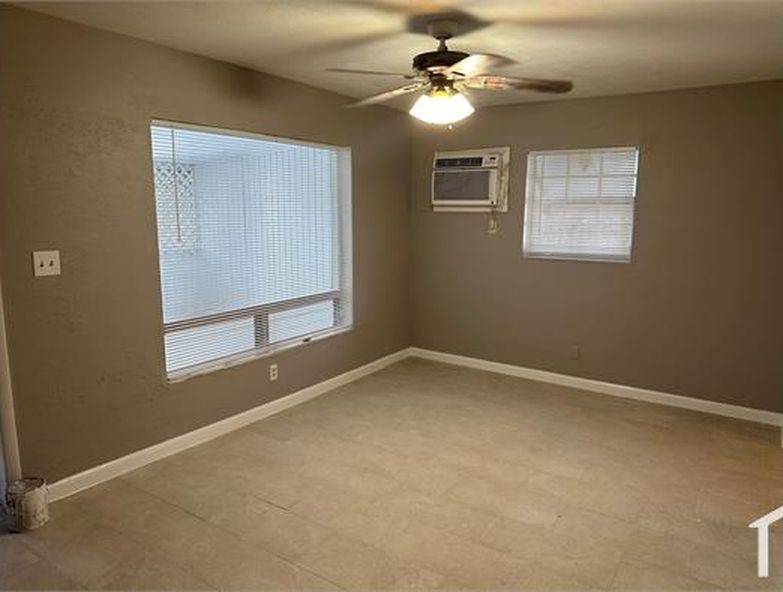 2736 NW 2nd St, photo 5