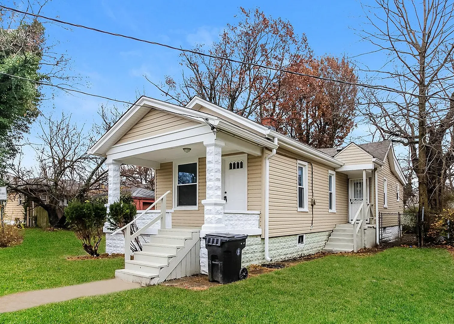 Cozy 2br/1ba House With Garage- Leasing Special Move In By 9/15/2026 And Receive 50% Off Of Your ... — Photo 2