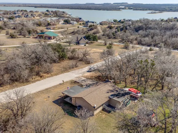 611 Segundo Dr, Runaway Bay, TX 76426