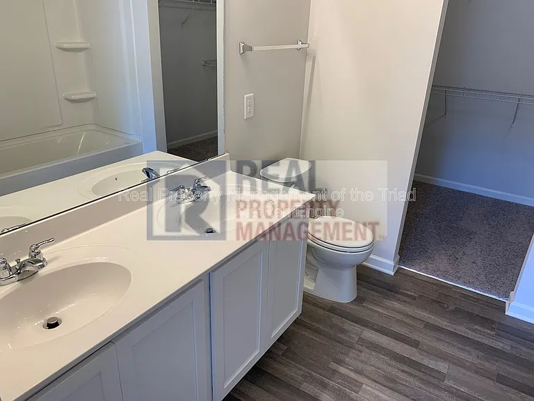 4100 Devonwood Ct — Photo 9