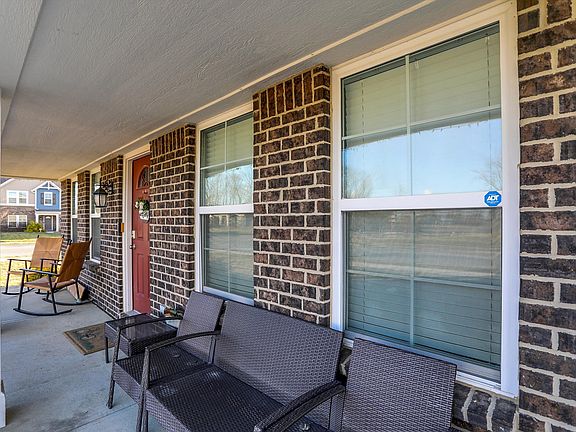5th image of 624 Van Buren St