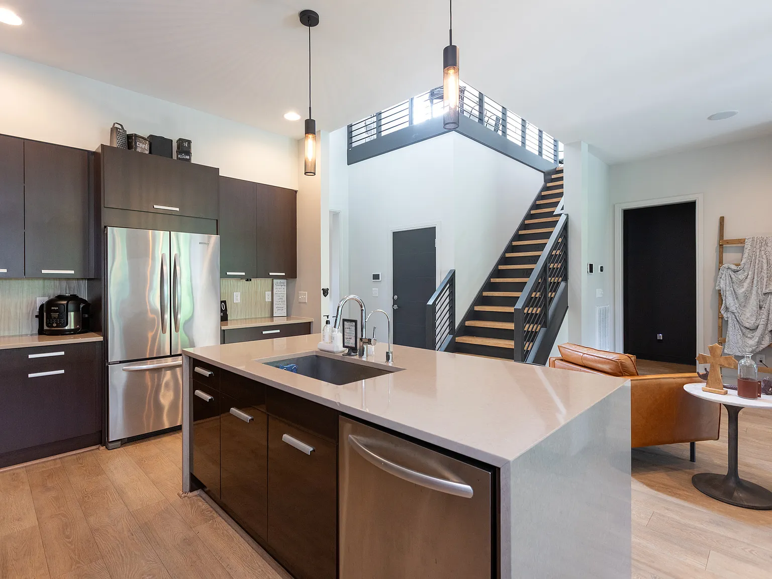 4 bed, 2842 sqft, $7,000 — Photo 4