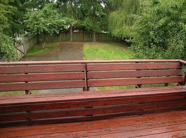 Large Deck with Built-in Bench
