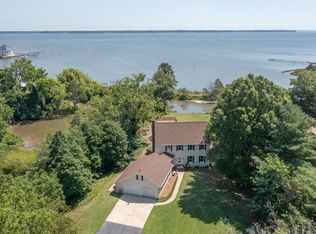 126 Hampstead Ave, Urbanna, VA 23175