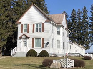 5833 Maple Rd, Holy Cross, IA 52053