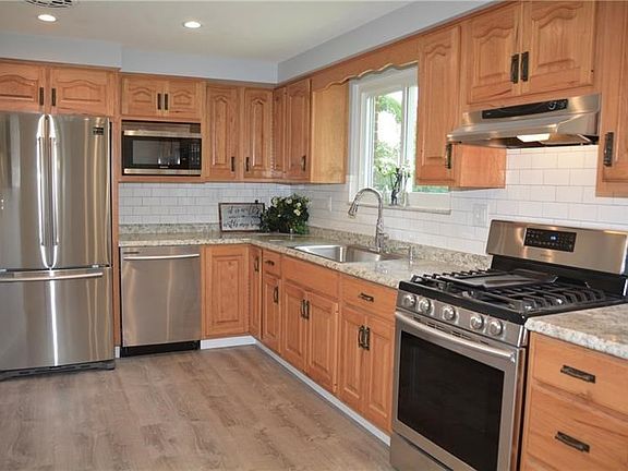 3rd image of 135 Elmwood Dr