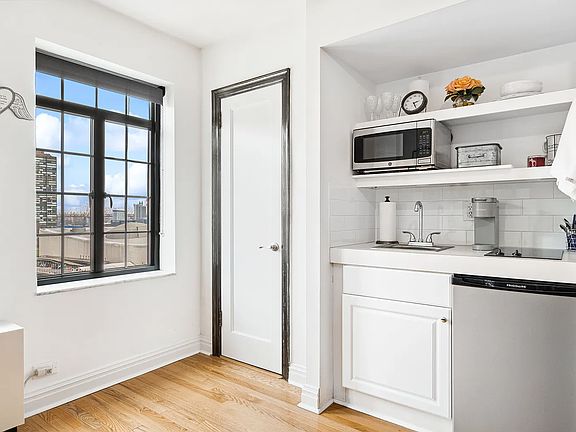 4th image of 25 Tudor City Pl APT 803