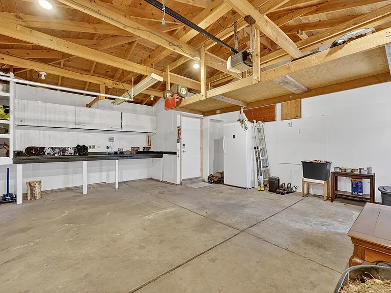7107 Carriveau Ave NE — Photo 34