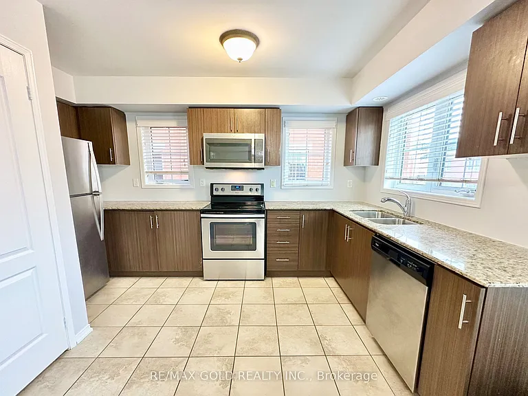 2476 Post Rd #11 — Photo 11