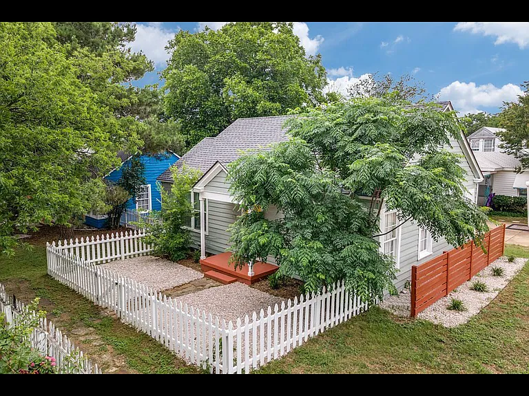 2534 Wayside Ave — Photo 2