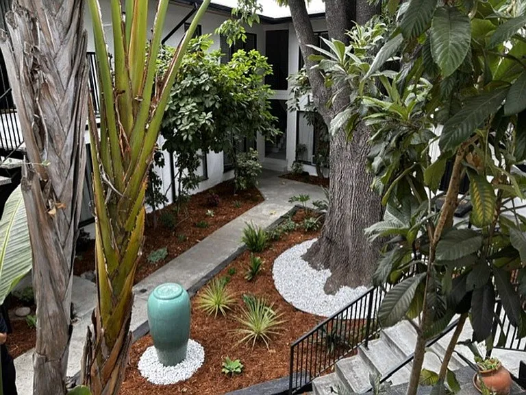 The Claire Manor Apts — Photo 12