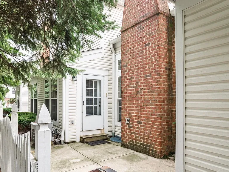 5390 Crossing Ln #5390 — Photo 12