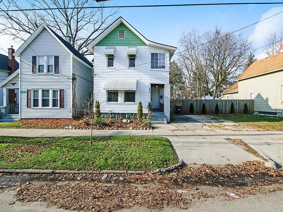 1st image of 611 Fremont Ave NW