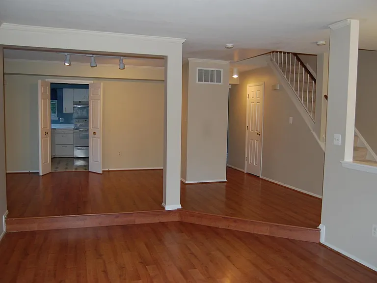 7732 Heatherside Ln — Photo 10