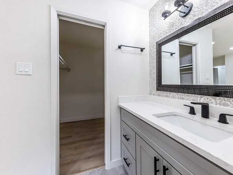 7601 W Gate Blvd — Photo 10