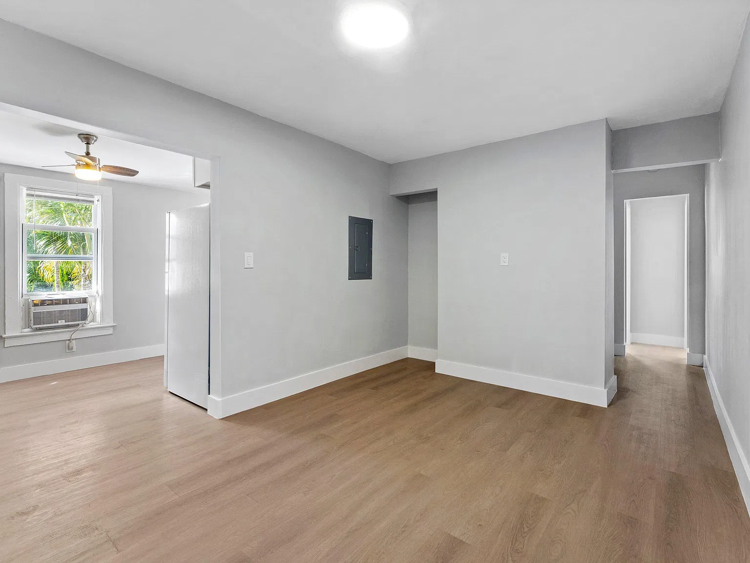 4561 S Lake Ave — Photo 4