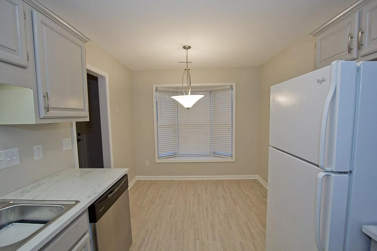2 bed, 2.5 bath, 1416 sqft, $1,800 — Photo 2