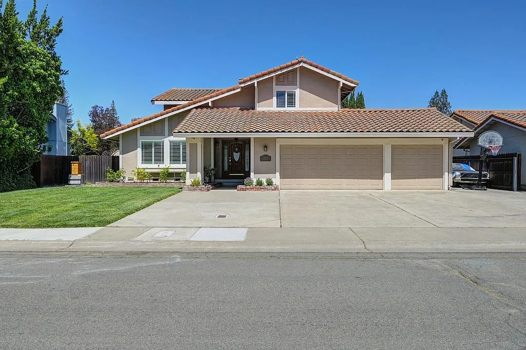 355 Rivertree Way photo 1