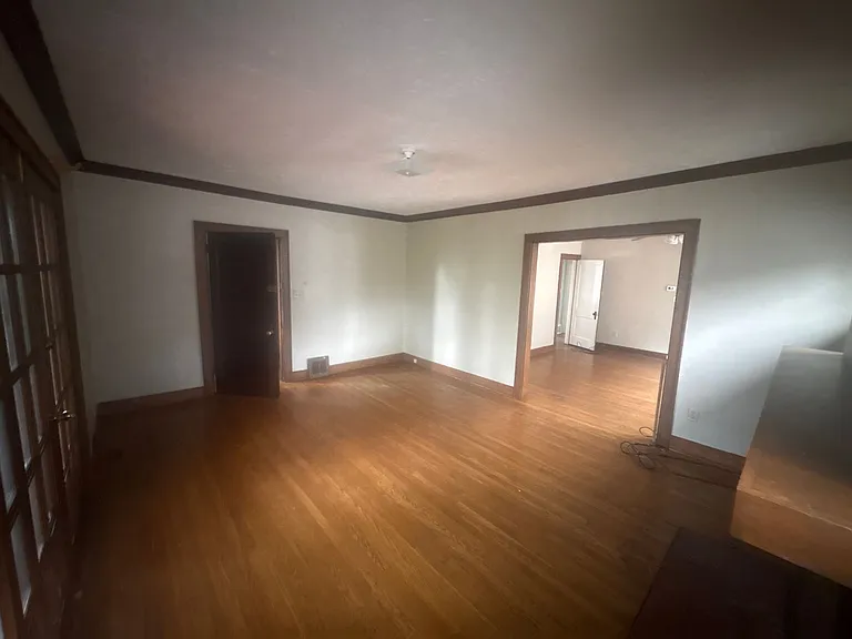 2179 Edgewood Rd — Photo 2