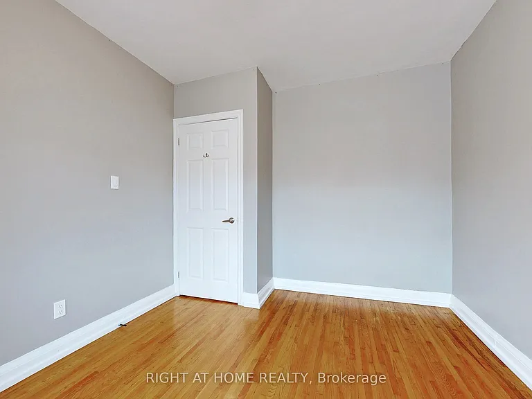 255 Lakeshore Rd E #A — Photo 25