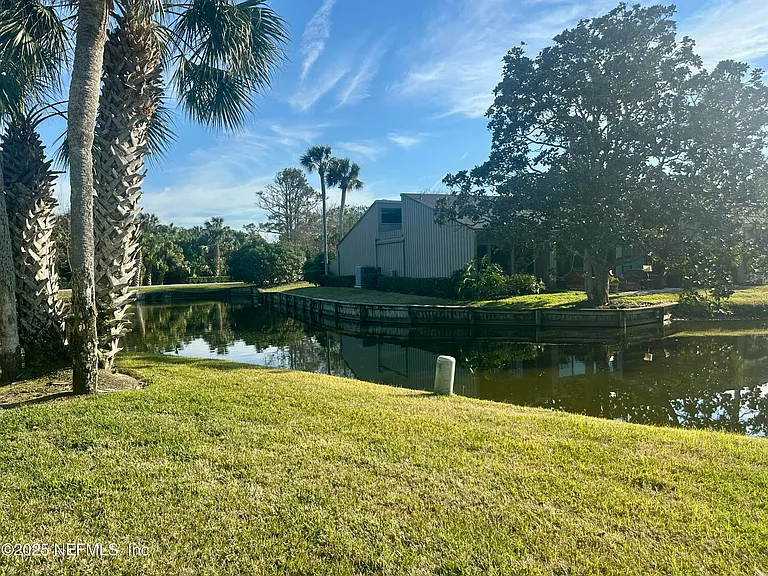 9942 Sawgrass Dr E — Photo 45
