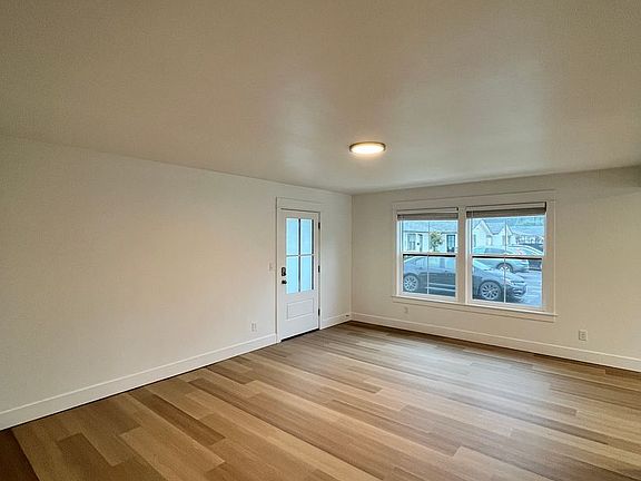 5th image of 3405 SE Harvey St #16