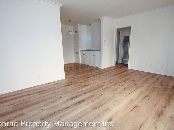 4th image of 12000 Moorpark St #5