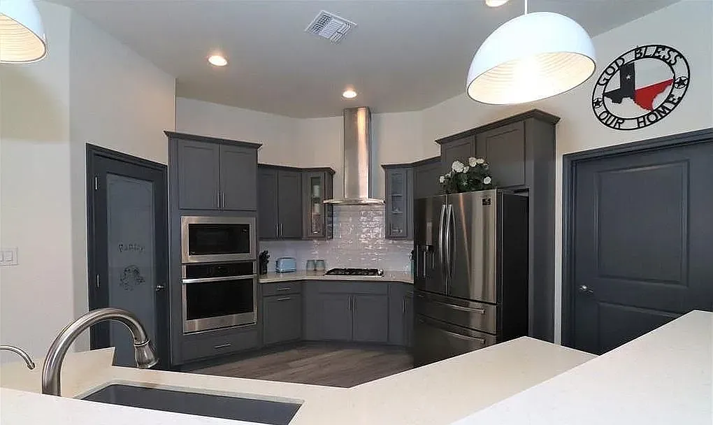 3 bed, 2333 sqft, $3,000 — Photo 4