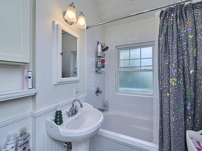 41 Lynde Ave — Photo 16