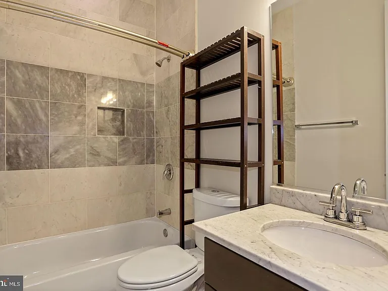 224 R St NE #2 — Photo 27