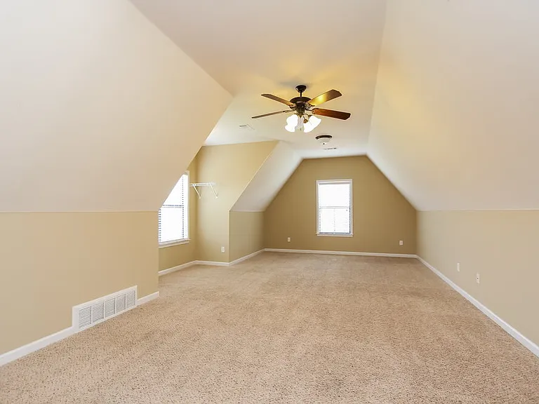 55 Misty Meadows Cv — Photo 12