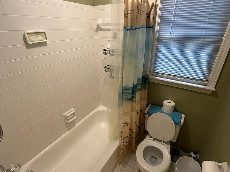 Shared bathroom for $825 and $850 rooms