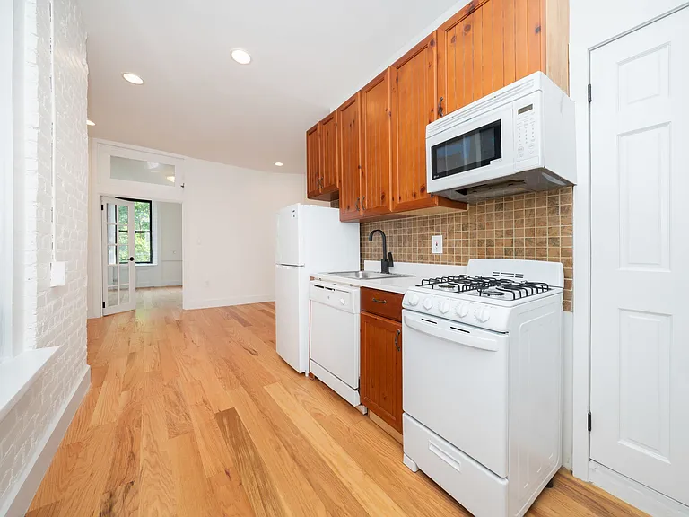 340 W 17th St #2B — Photo 10