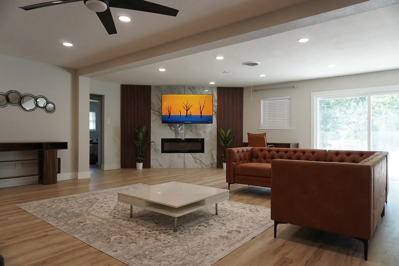 4 bed, 2300 sqft, $3,000 — Photo 2