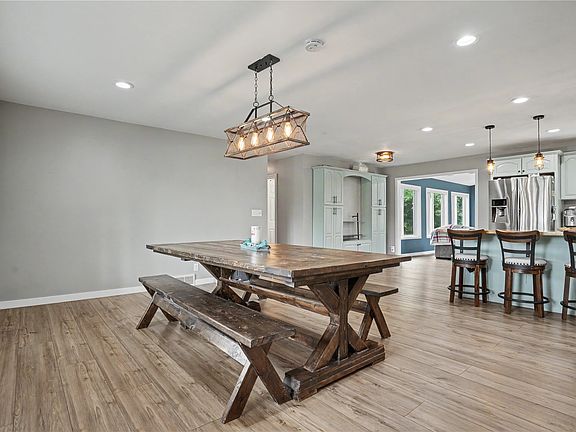 3rd image of 200 Isham Dr