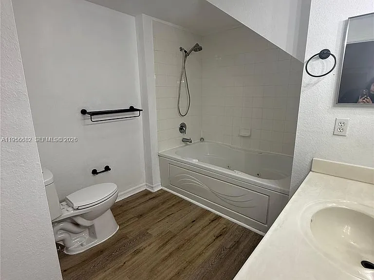 4003 Santa Maria Dr #101 — Photo 4