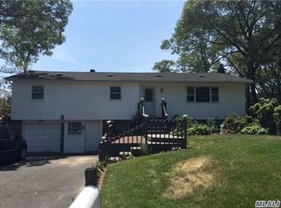 60 Ferndale Ave, Selden, NY 11784
